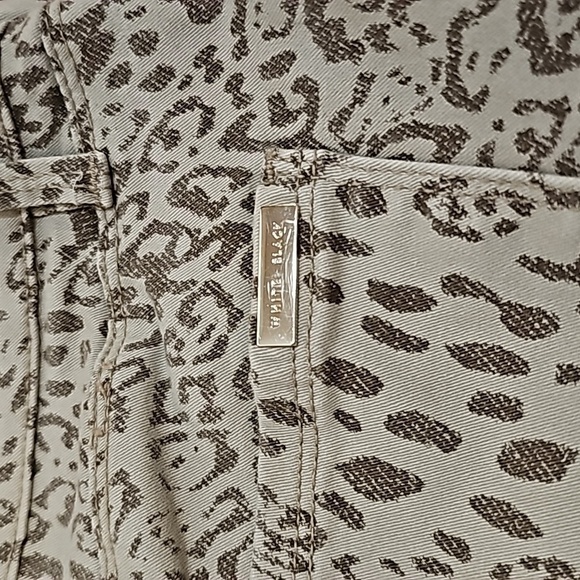 White House Black Market Leopard Print MidRise Skinny Crop Bermuda Shorts Size6 - Picture 3 of 9